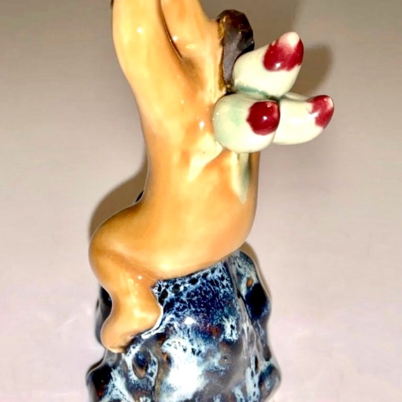 Vintage Adorable Asian Porcelain Monkey With Coconut Figurine - Picture 8 of 9